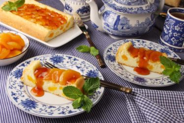 Bolo cremoso de arroz e queijo