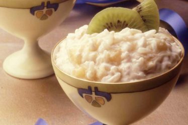Receita Pudim de arroz com banana e kiwi