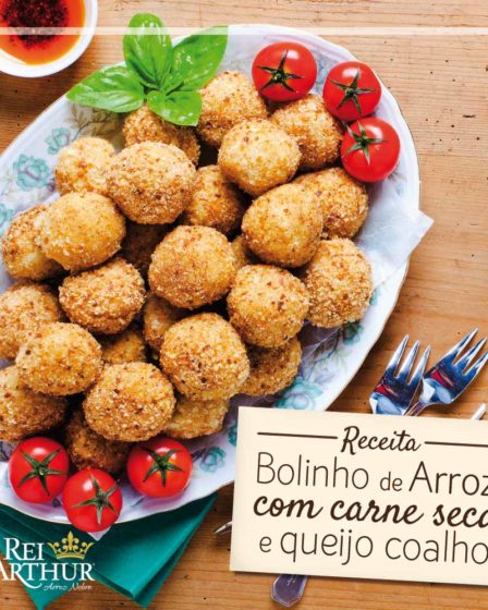 Receita de bolinho de arroz com carne seca e queijo coalho