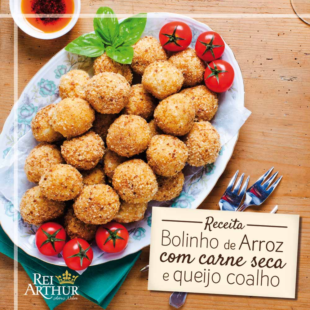 Receita de Bolinho de arroz com carne seca e queijo coalho