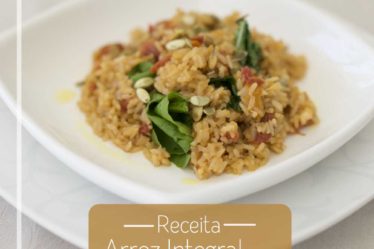 Receita de Arroz Integral com tomate seco e rúcula