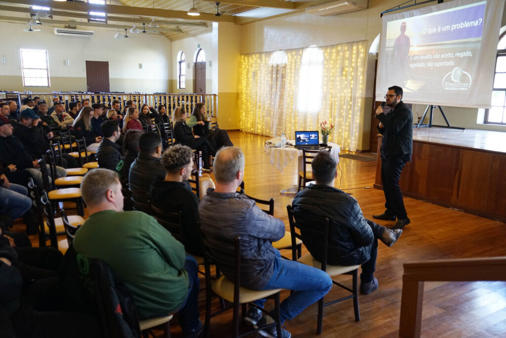 Palestra Psicólogo Diógenes Chaves