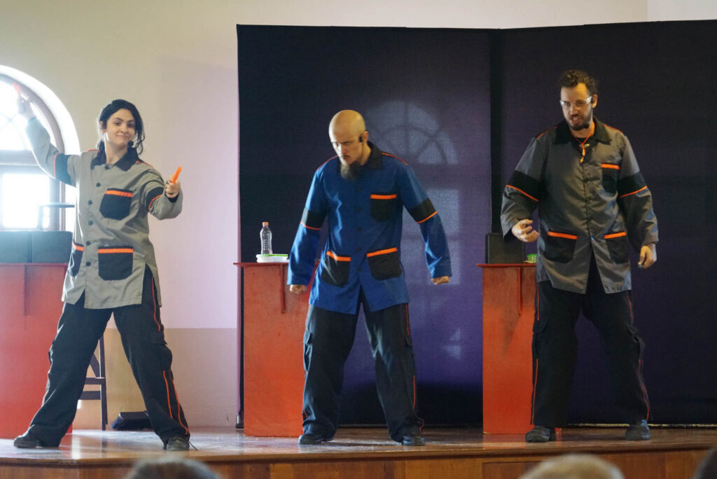 Grupo de teatro UEBA Produtos Notáveis