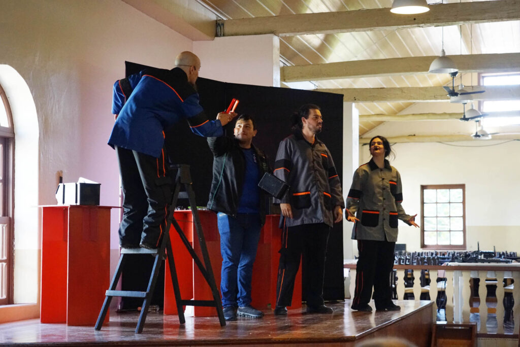 Grupo de teatro UEBA Produtos Notáveis