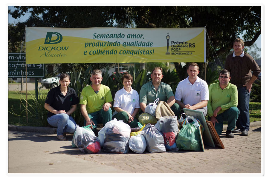 Doação de roupas a entidades carentes